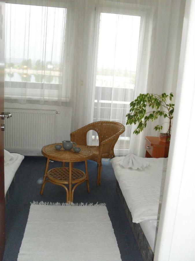 Hotel Fortuna Сенец Стая снимка